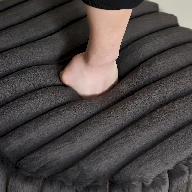 22.05Wide Upholstered Round Pouf Ottoman Foot Rest with Black Metal Legs